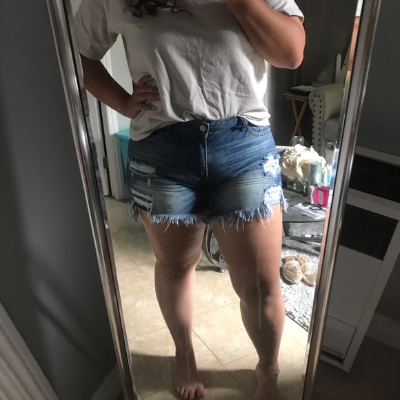 Women’s Denim shorts/ Distressed jean shorts Sz Lg - Picture 7 of 8